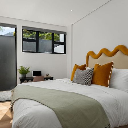 Neighbourgood 1St Crescent Camps Bay Hotel Кейптаун Екстериор снимка