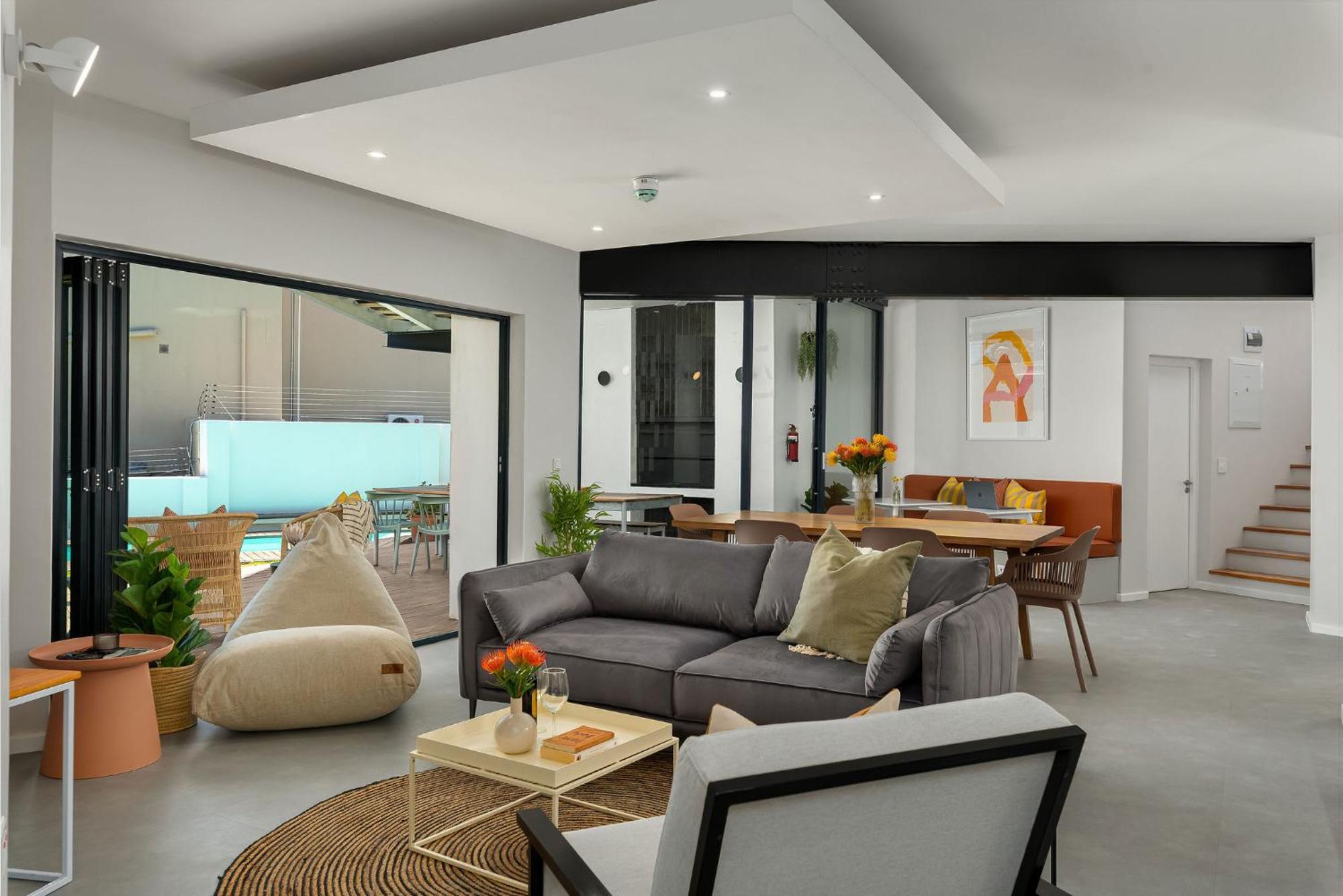 Neighbourgood 1St Crescent Camps Bay Hotel Кейптаун Екстериор снимка