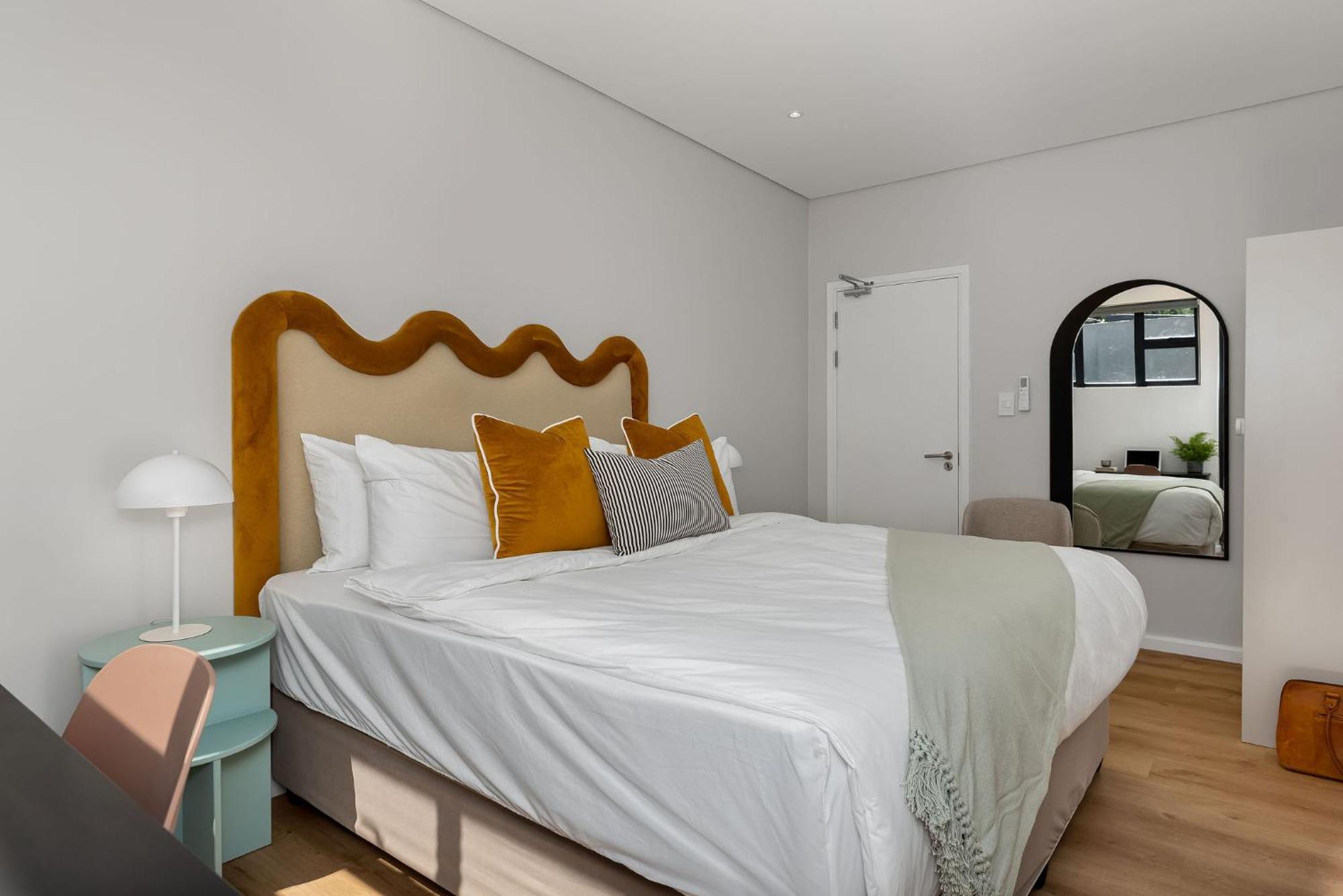 Neighbourgood 1St Crescent Camps Bay Hotel Кейптаун Стая снимка