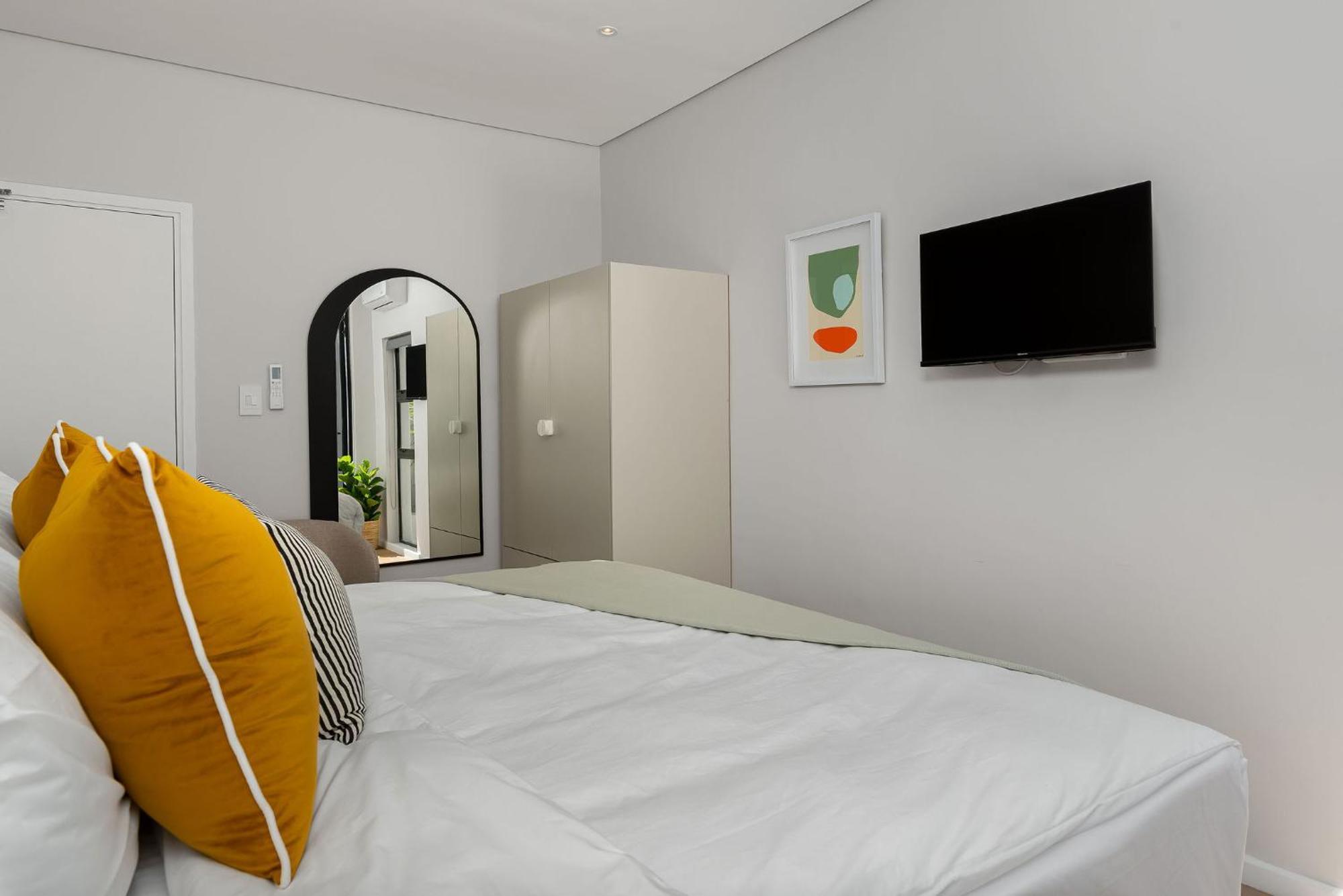 Neighbourgood 1St Crescent Camps Bay Hotel Кейптаун Стая снимка