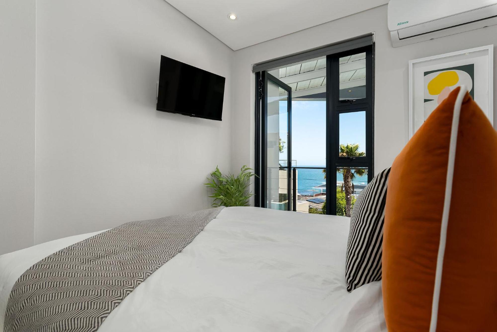 Neighbourgood 1St Crescent Camps Bay Hotel Кейптаун Екстериор снимка
