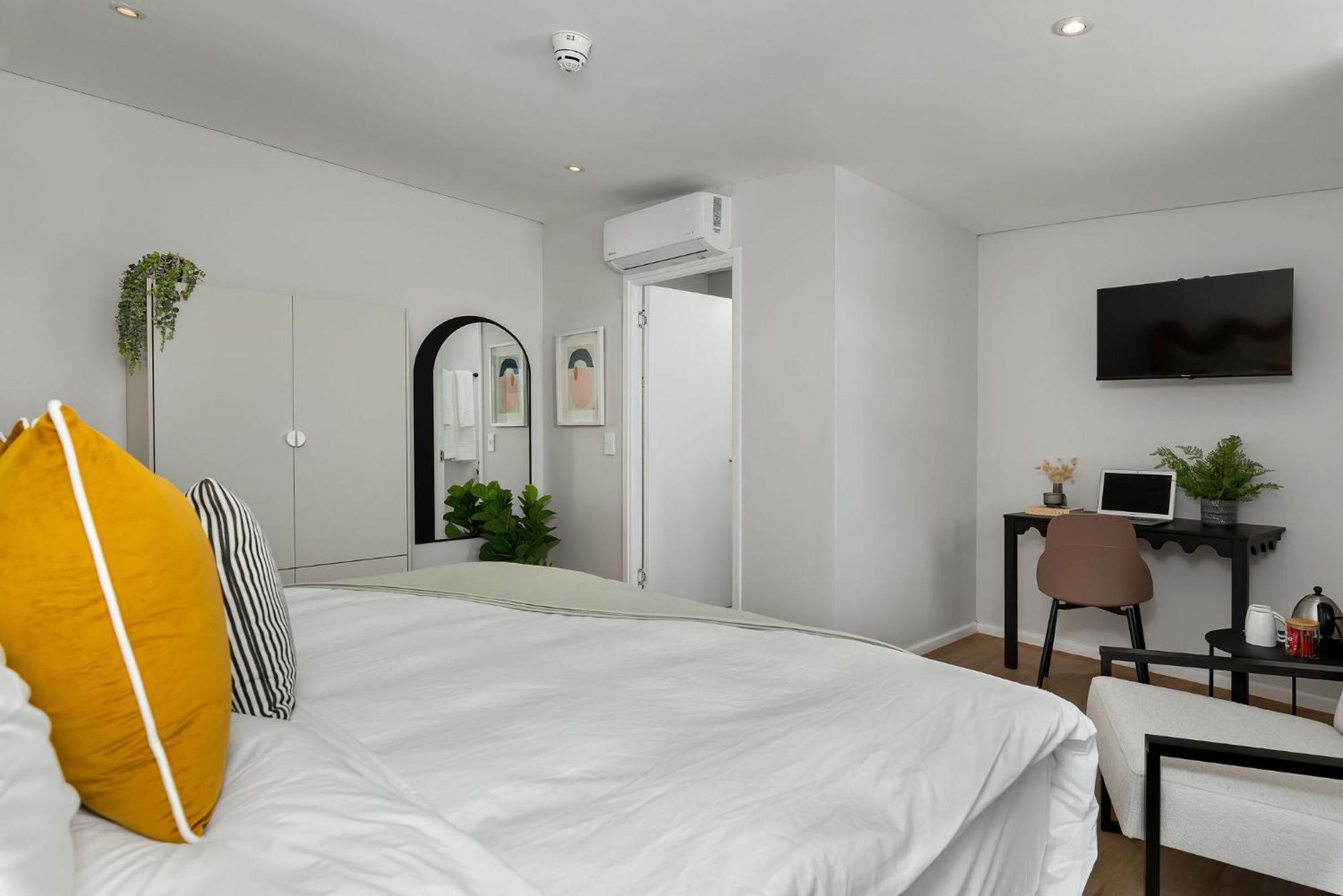 Neighbourgood 1St Crescent Camps Bay Hotel Кейптаун Стая снимка